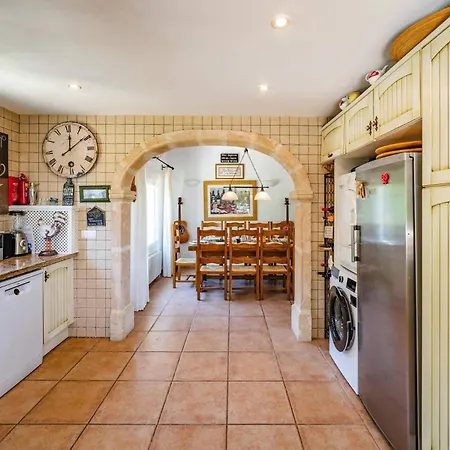 Jacqueline By Villa Montgo