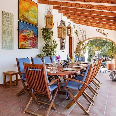 Jacqueline By Villa *